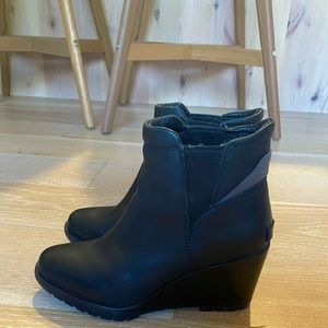Black Sorel Chelsea Wedge Boots